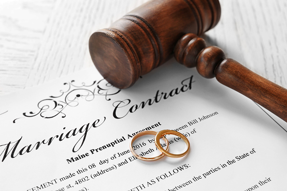 Read more about the article Reasons To Hire A Divorce Lawyer
